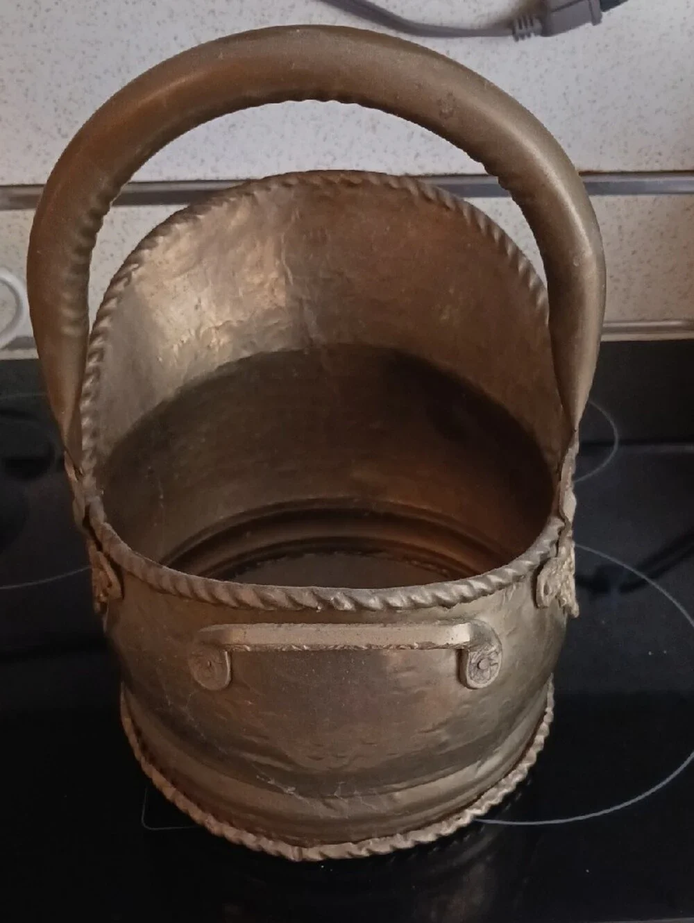 Antique-Style Brass Decorative Coal Scuttle Bucket with Handle - Gold